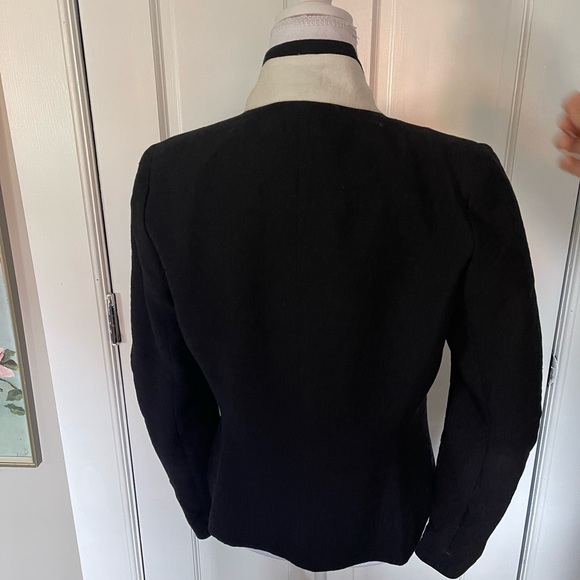 A gorgeous jacket that has a wow factor … Black & a creamy white accent colour - Picture 3 of 3